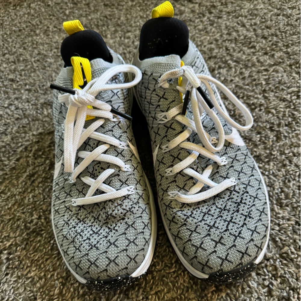 Women’s size 8 Nike tennis shoes